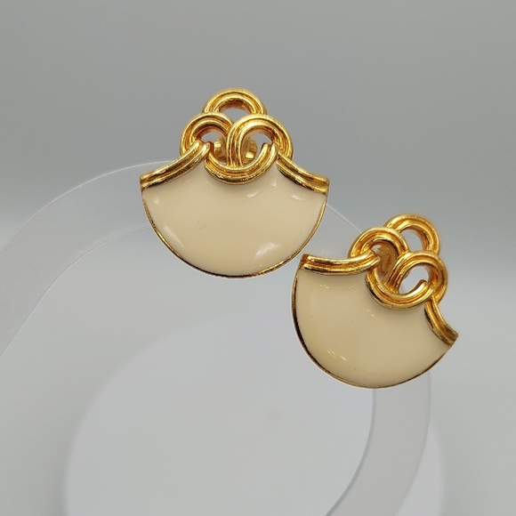 AVON 1992 Perusian Vintage Gold and Cream Enamel Clip Earrings EVC - Picture 5 of 9